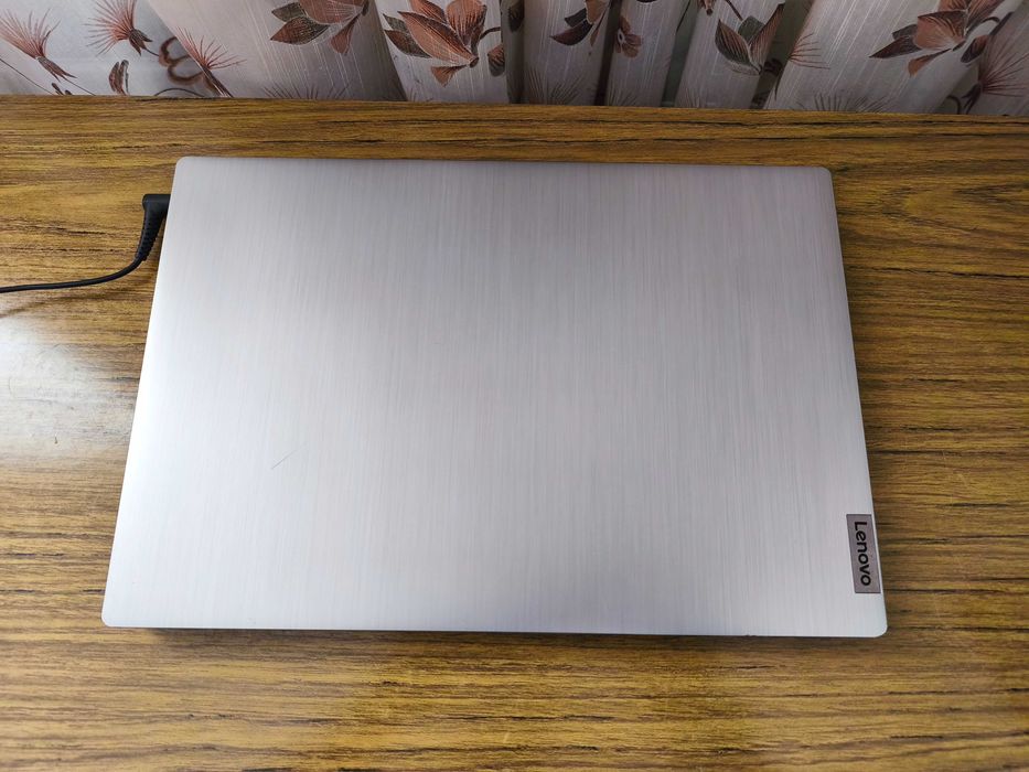 Lenovo IdeaPad 3 - AMD Ryzen 5 3500U RAM: 8 GB DDR4 SSD:512 GB Samsung