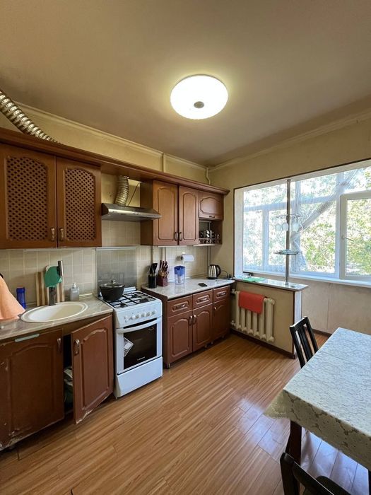 Ойбек ПРОДАЮ 2/3/9 Метро Ойбек срочна