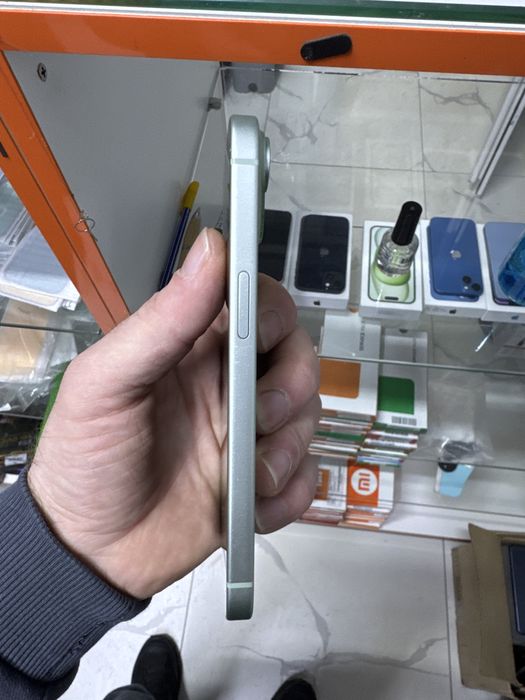 Iphone 15 идеальный. Цвет просто пушка