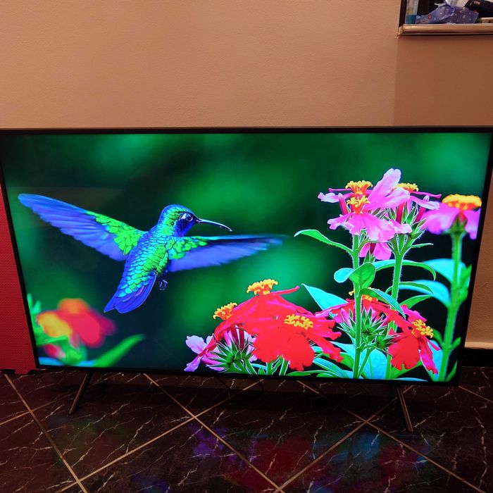 Vand televizor Samsung 65" (163 cm) UE65RU7102KXXH 4K Smart TV – impecabil, telecomandă + picioare