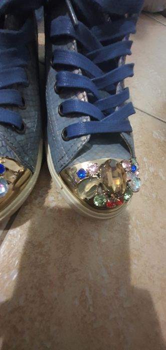 Vand adidasi Miumiu marimea 38