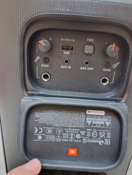 JBL PARTYBOX 110 с микрофоном