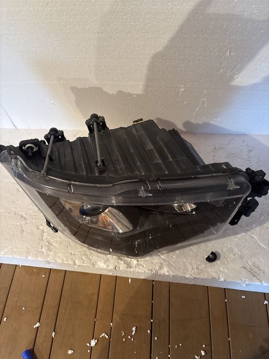 Фар Mercedes Actros