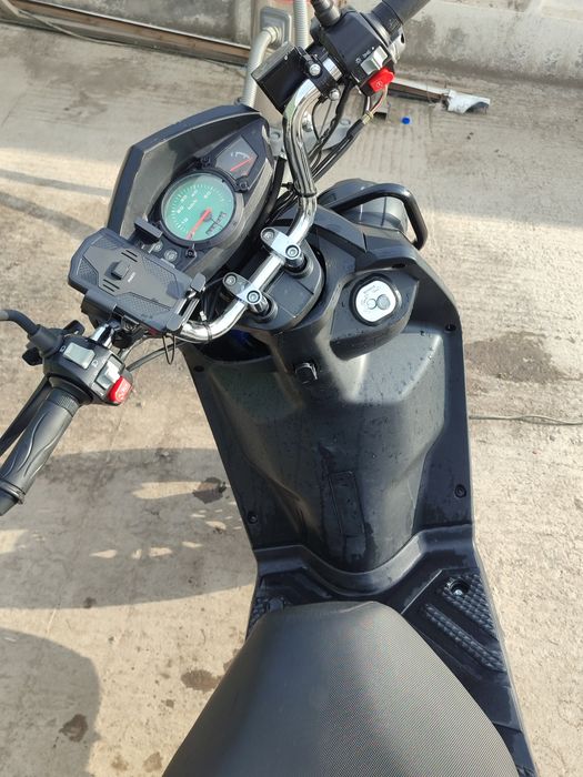 Skuter (+yaxshi shlem bonus)  srochno sotiladi