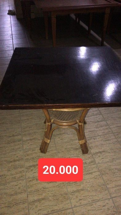 Продам стол квадратный