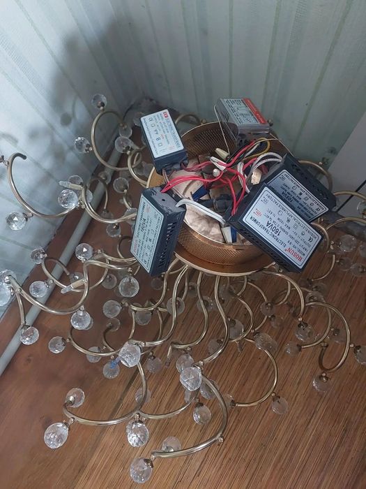 Продам люстру большую.