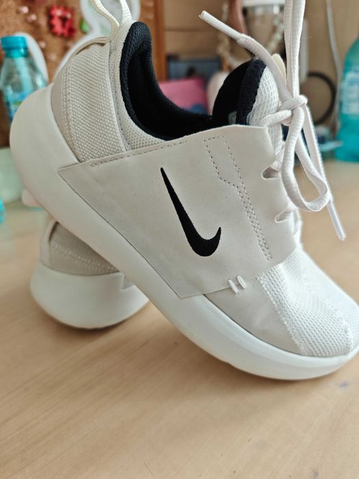 Маратонки NIKE номер 36