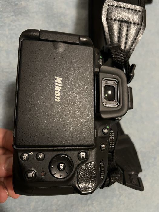 Фотоапарат Nikon D5200 + AF-S NIKKOR 35mm 1:1.8 G, 15k кадъра