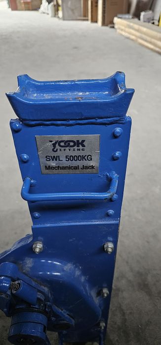 Домкрат 5тн лик сотилади