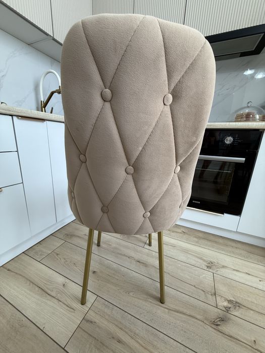 Продам Стол со стульями  (6 стулья)