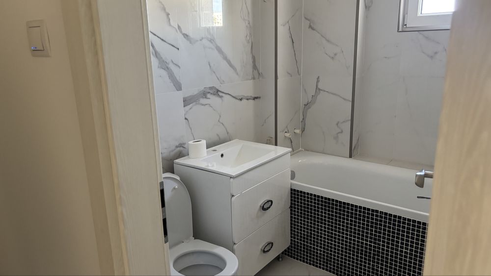 Vand apartament 3 camere