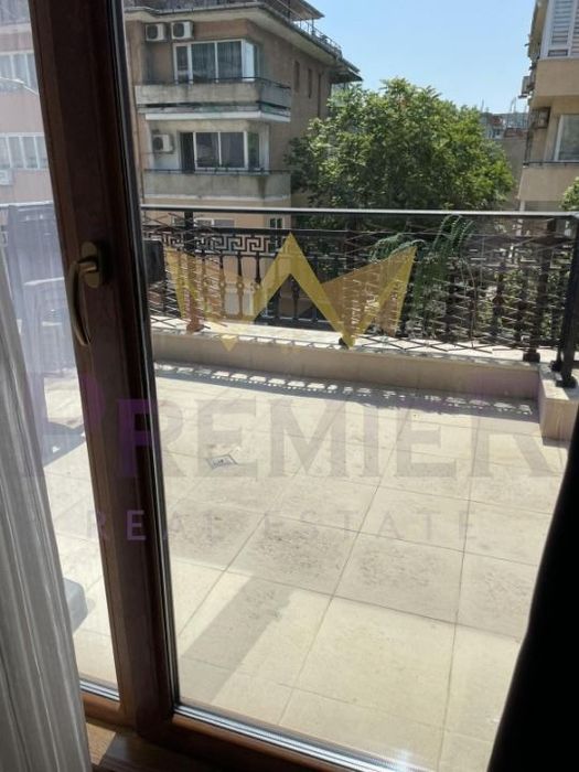 Дава се под наем Четиристаен апартамент в Варна, Център - 107 кв.м за 1350 € - Снимка #12