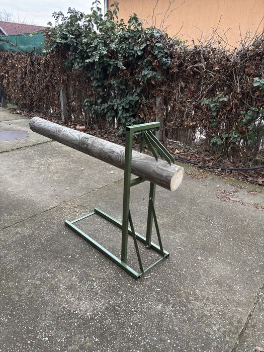 Capra taiat lemne cu drujba