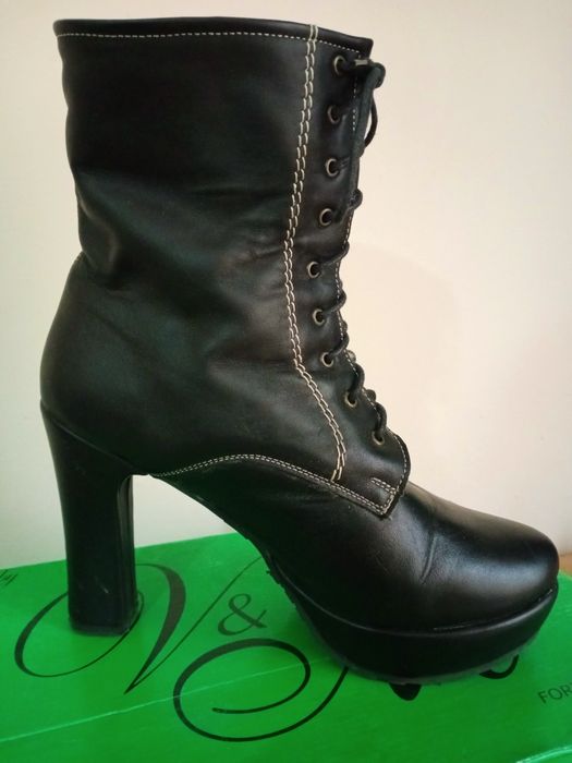 Ghete piele, bicicleta magnetica si masuta cafea.