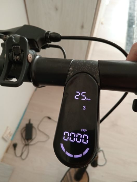 Vând trotineta electrica