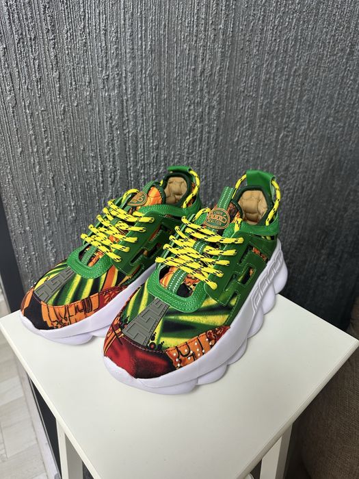 versace chain reaction