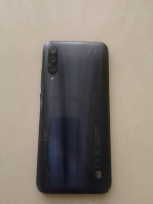Xiaomi Mi A3 xolati ideal  xotirasi 64gb Narxi 900ming kelishishamz