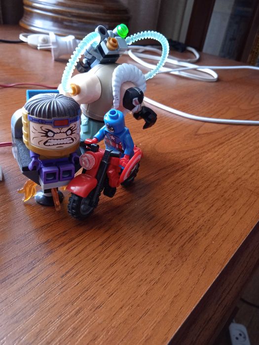 Продам минифигурки Лего