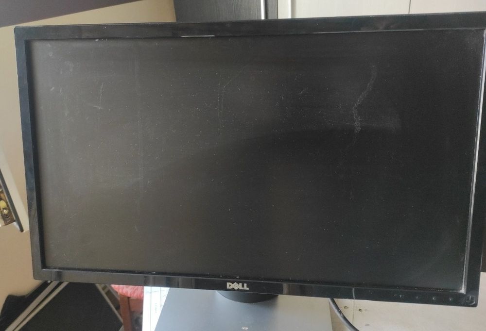 Monitor care funcționează, trebuie înlocuit ecranul