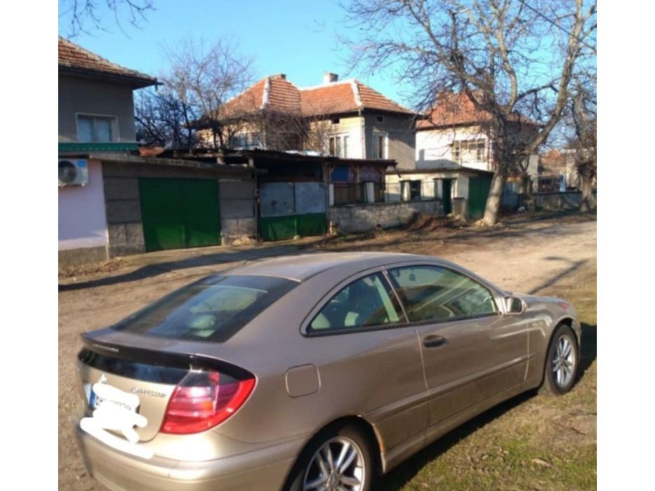 Продавам лек автомобил Мерцедес