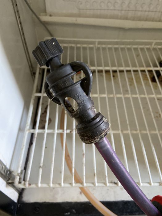 Хладилник с кранове за наливно вино, охладител за вино