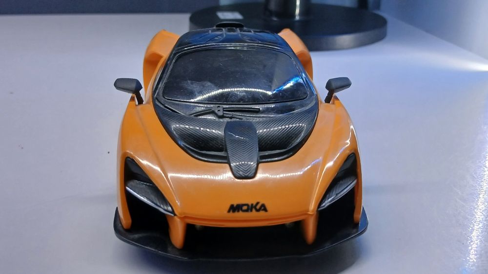 Машинка McLaren карбон