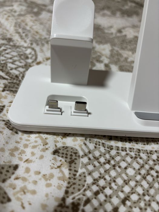 Безжична зарядна станция 3в1 – телефон, часовник и слушалки