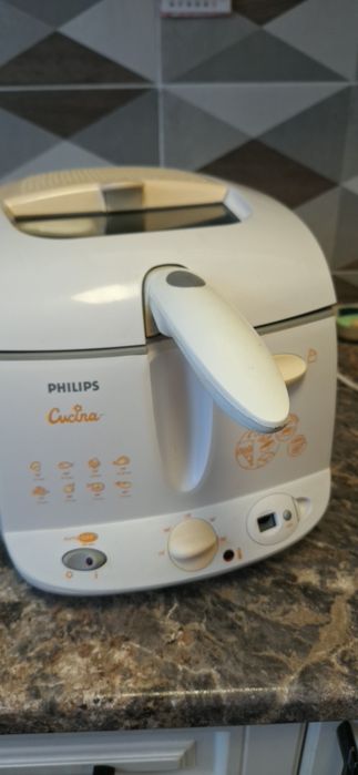 Фритюрница Philips Cucina HD6155 б/у в отличном состоянии