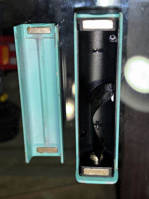 Vând VTC Mini cu 3 baterii 18650 plus încărcător pentru baterii