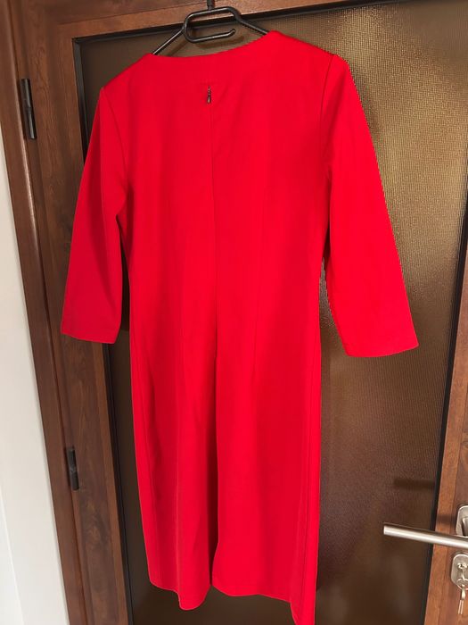 Червена дамска рокля