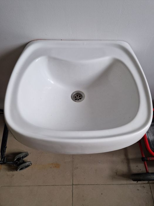 Умывальник керамический