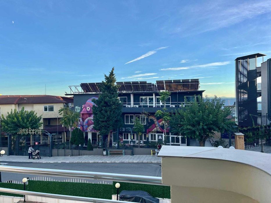 Тристаен апартамент с гледка море в централната част, Ниска такса