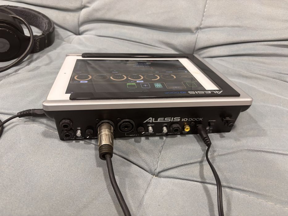 Alesis iO Dock док-станция/аудиоинтерфейс для iPad