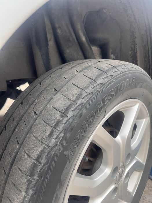 Продам шины Bridgeston комплект недорого