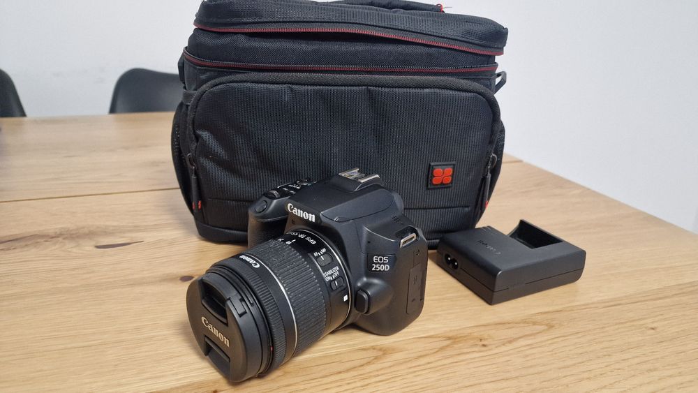 Canon EOS 250D + Obiectiv 18-55mm ca nou