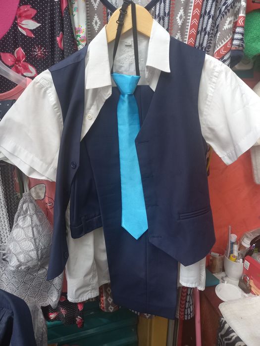 Продам костюм в школу