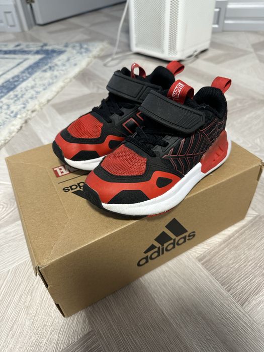 Кроссовки Adidas