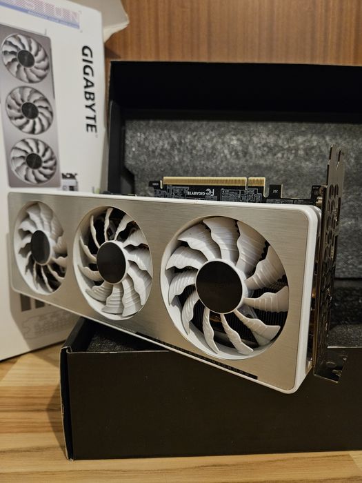 Gigabyte GeForce® RTX™ 3060 Ti VISION cu folie