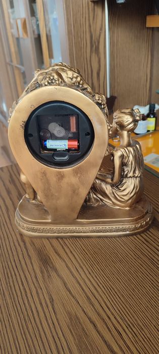 Продам часы настольные