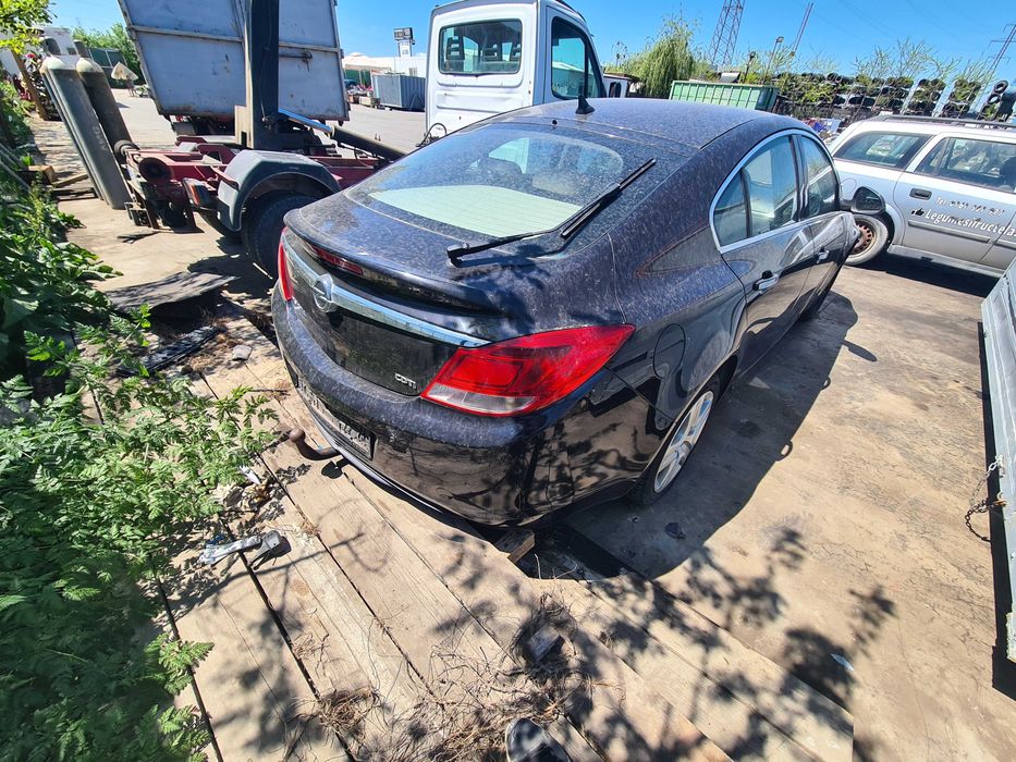 Dezmembrez Opel Insignia