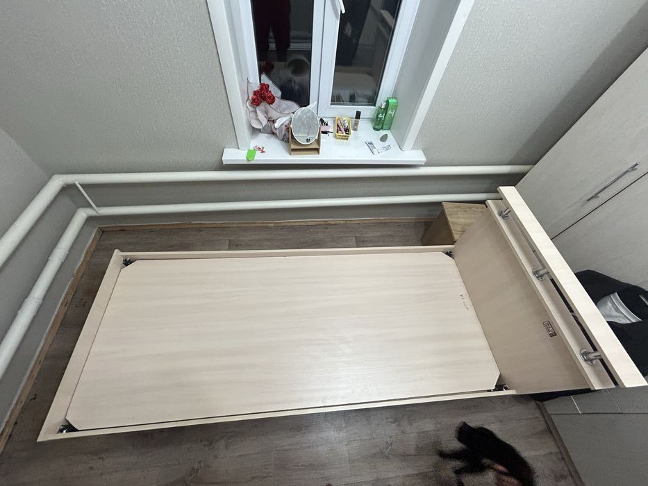 продается кровать без матраса