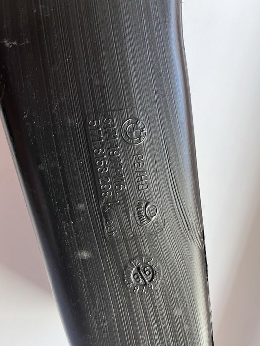 Патрубок воздухозаборника правый BMW E36