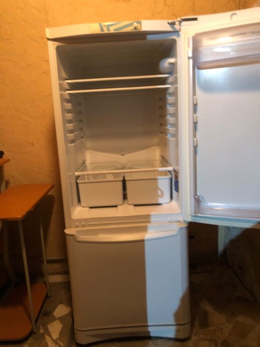 Холодильник Indesit