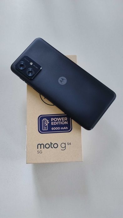Продавам телефон Motorola G54 5G с 1,5 години гаранция, почти нов