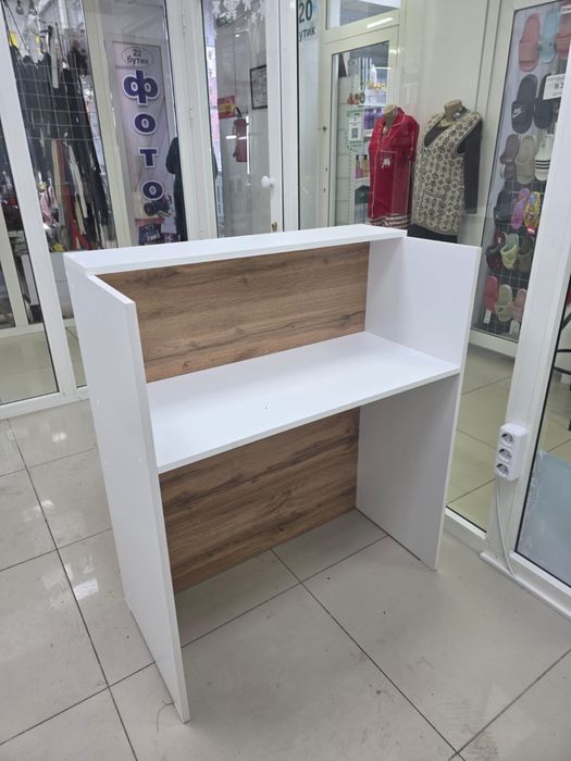 Стойка ресепшен