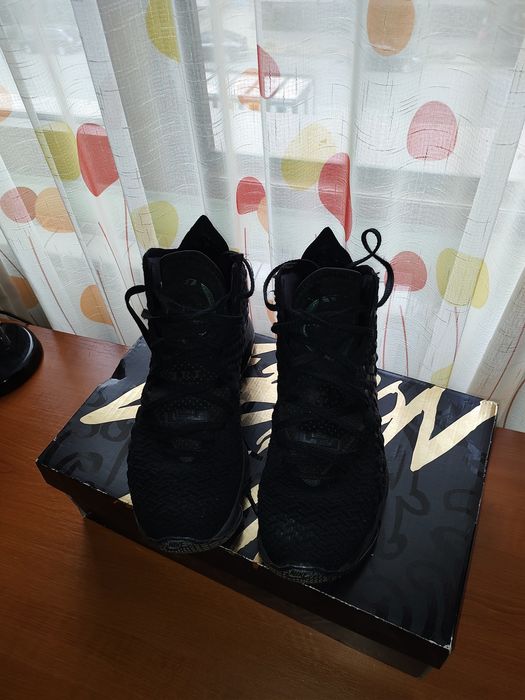 Nike Lebron XVII marimea 44