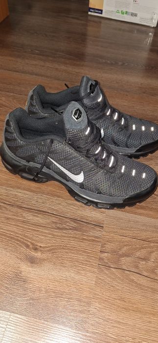 Adidasi Nike noi nr 44