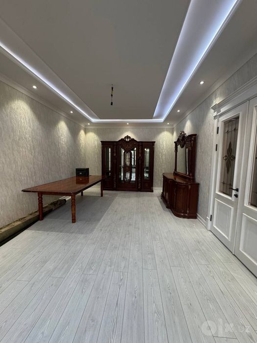 Olmazor moy ariq 3 sotik 6 xona 3 qavatli 260000$