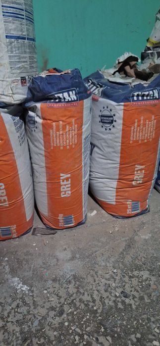 Продам 3 мешка штукатурки фирмы Tytan Grey 25 кг