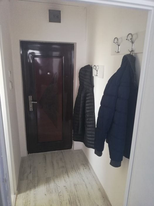 Garsoniera renovata et. 2 zona Compa